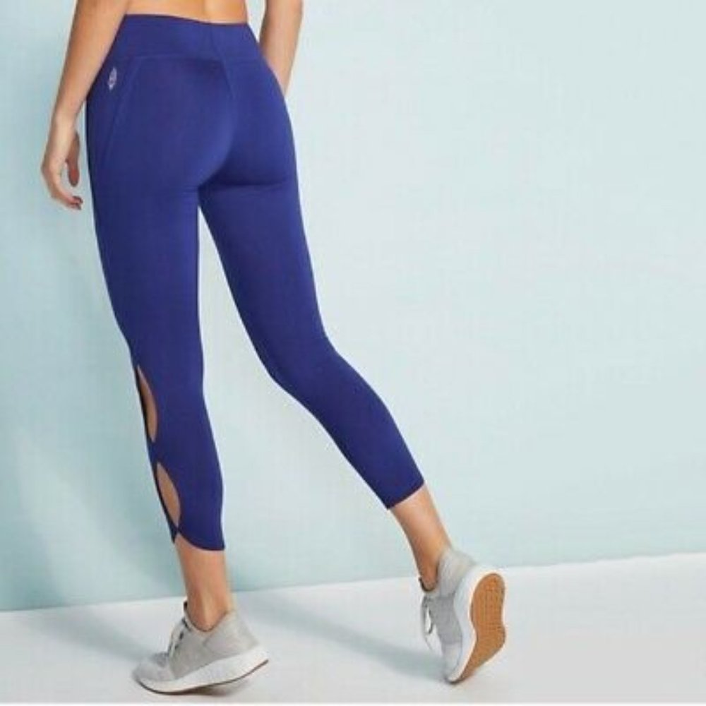 NEW! FP MOVEMENT infinity leggings - Picture 2 of 11